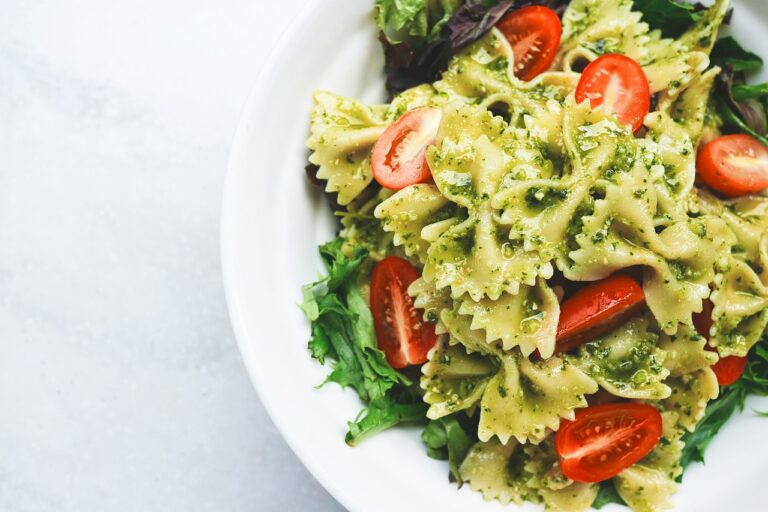 Mindful Eating: Cultivating a Healthy Relationship with Food